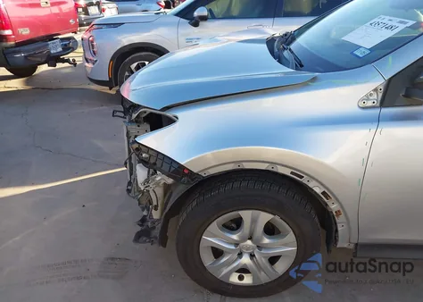 2015 Toyota Rav4 Le z USA, uszkodzony, nr VIN JTMZFREV8FD077036